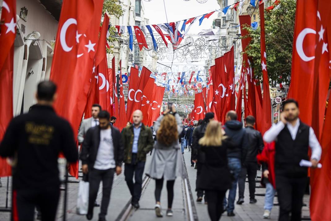 İstiklal Caddesi, Türk bayraklarıyla donatıldı 9